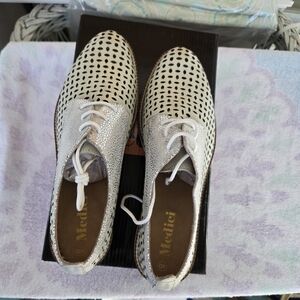 Medici White With Silver Size 40 New In Box